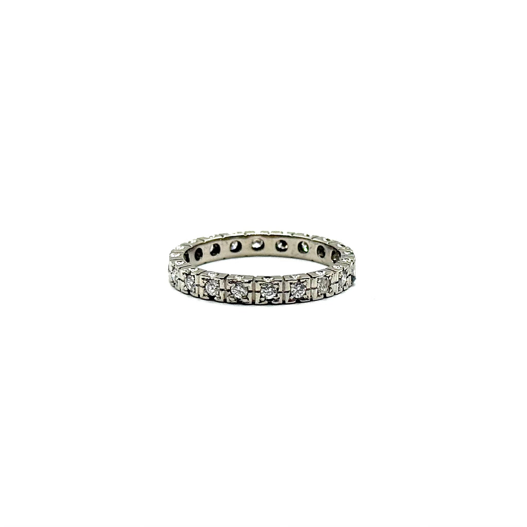 BI54. Moderno anello in oro bianco con diamante