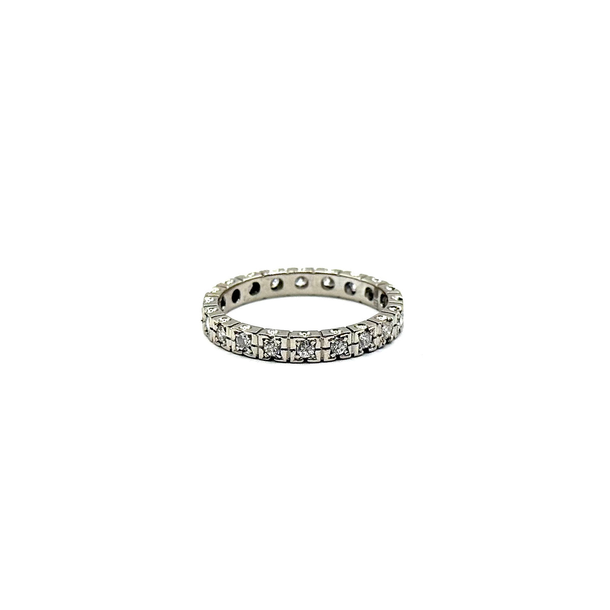 BI54. Moderno anello in oro bianco con diamante