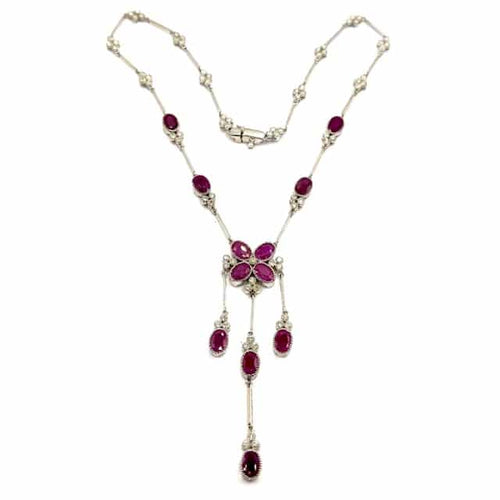 1340. Collier in oro bianco con diamanti e rubini