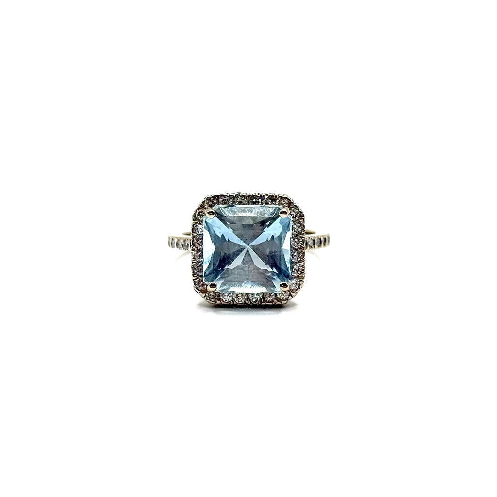 BI29. Bague moderne en or blanc avec diamant et aigue-marine