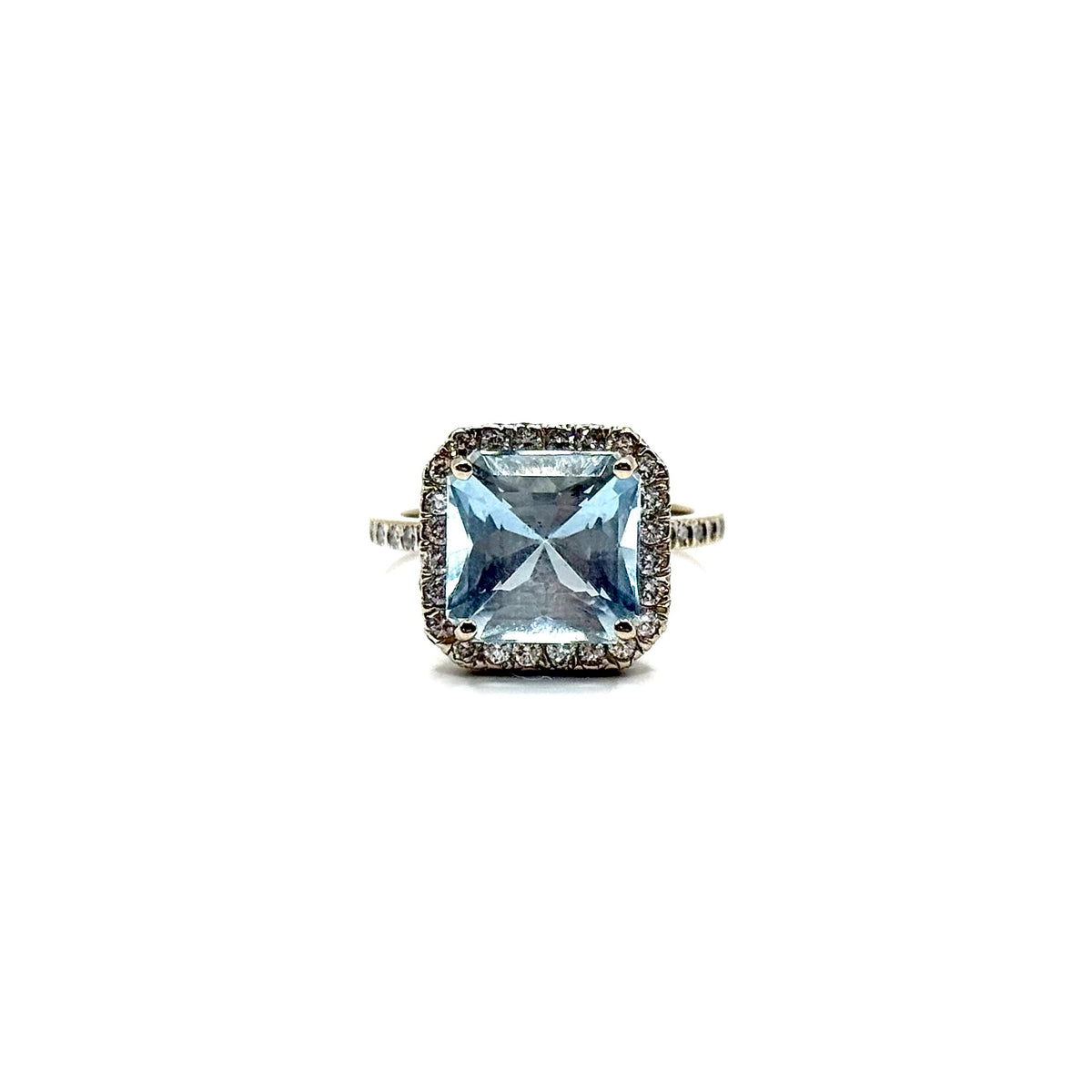 BI29. Bague moderne en or blanc avec diamant et aigue-marine