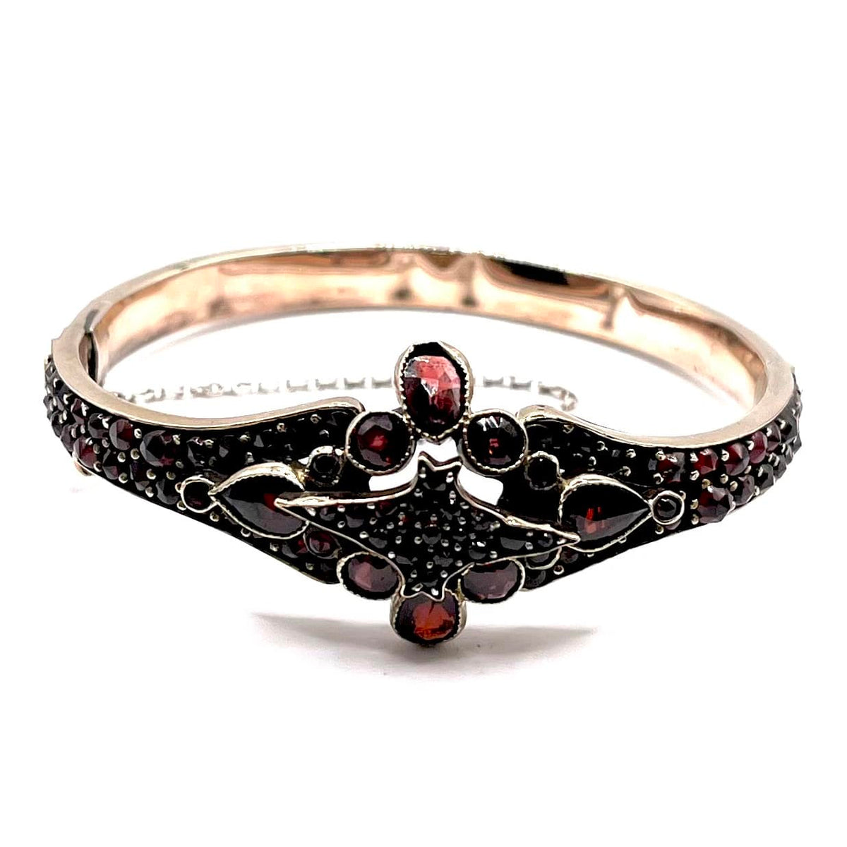 1149. Granat Armband