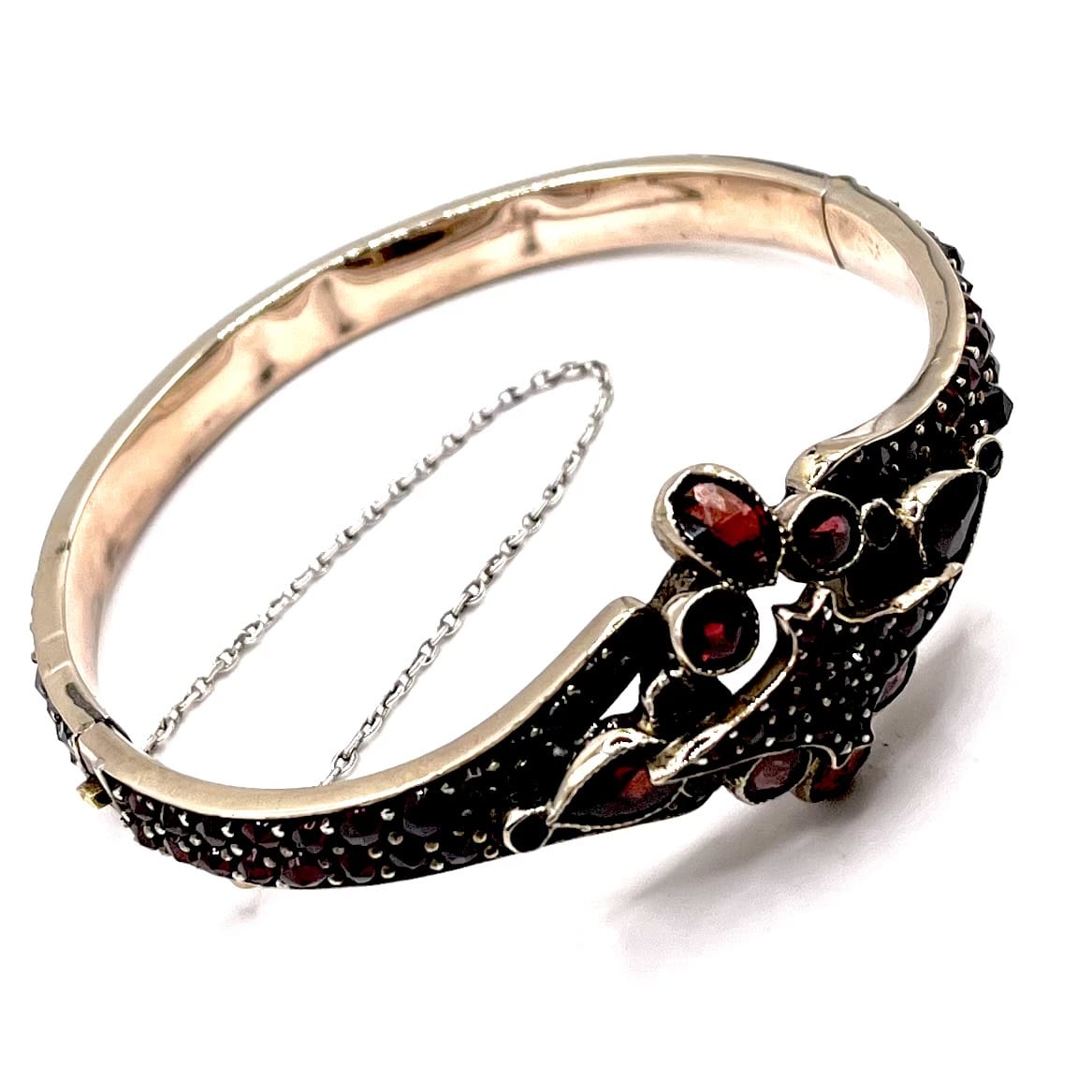 1149. Granat Armband