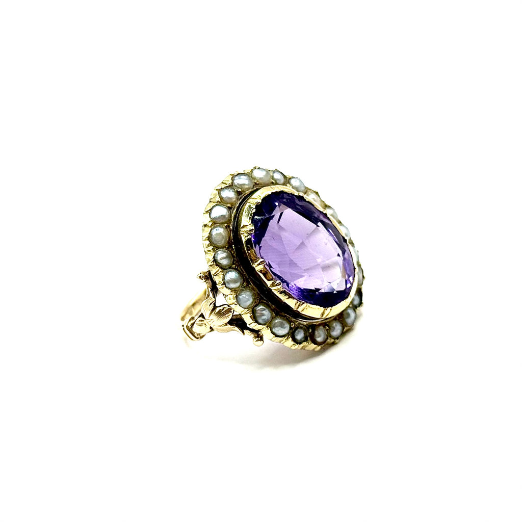1206. Antique Gold Ring with Amethyst and Pearls