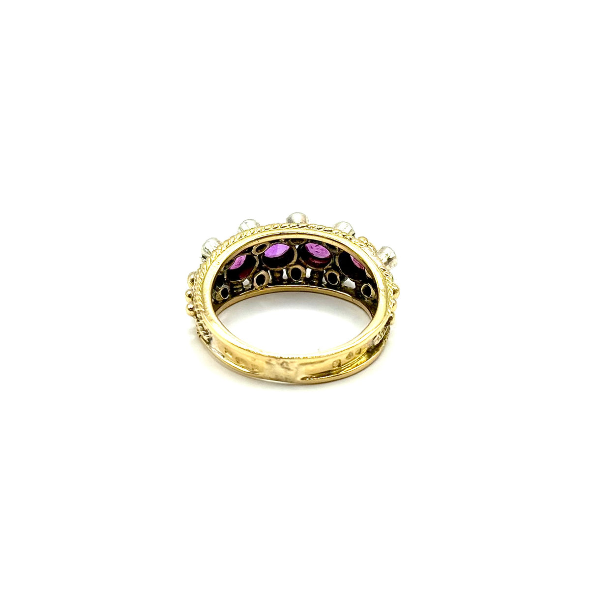 5036. Anillo de oro Art Decó con diamantes y rubíes
