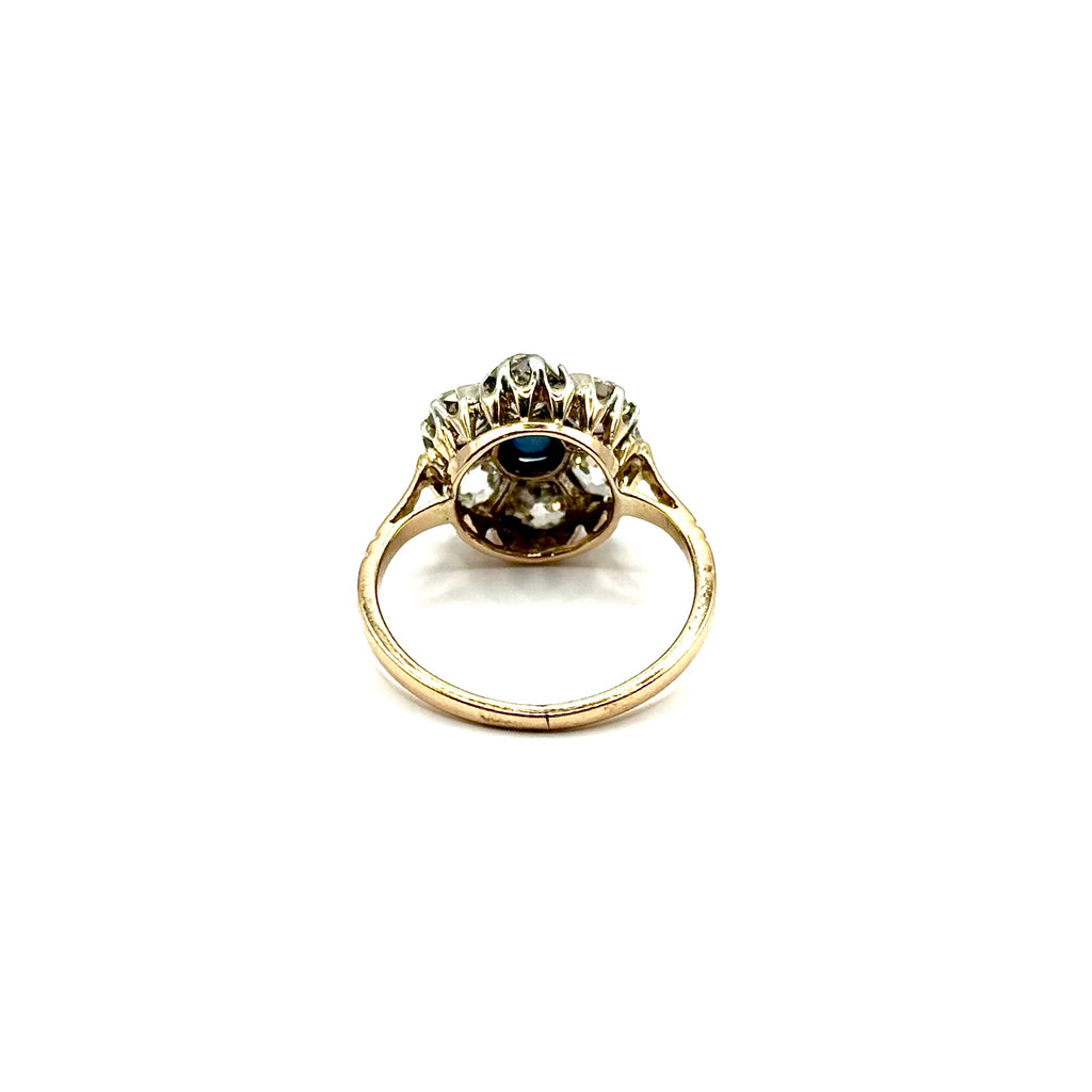 4709. Art Deco Ring with Diamonds and Blue Sapphire
