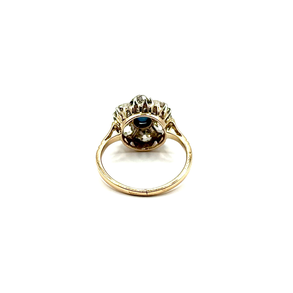 4709. Art Deco Ring with Diamonds and Blue Sapphire