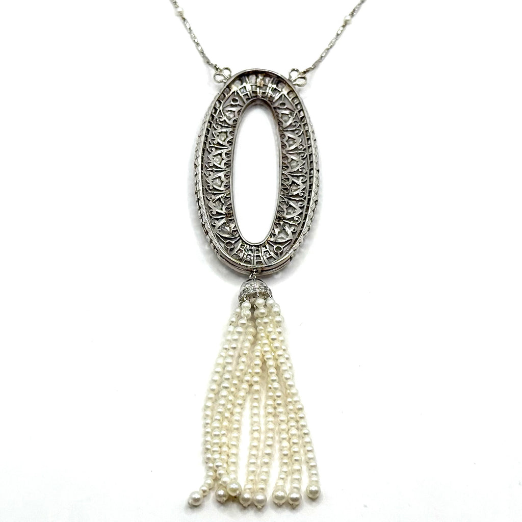 5126. Art Deco White Gold Necklace with Diamonds and Freshwater Pearl