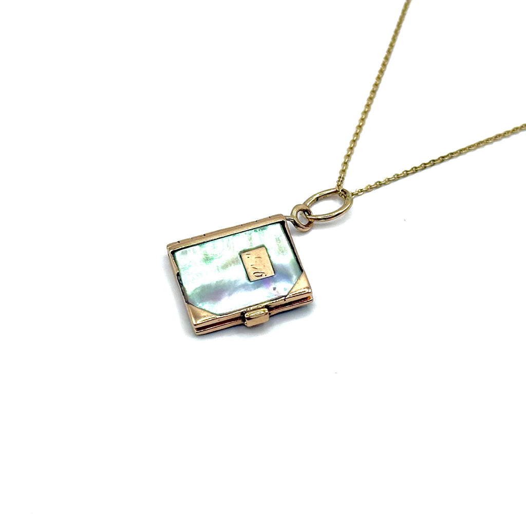 SF559. Art Deco Zlatý Přívěsek s Perleťovou