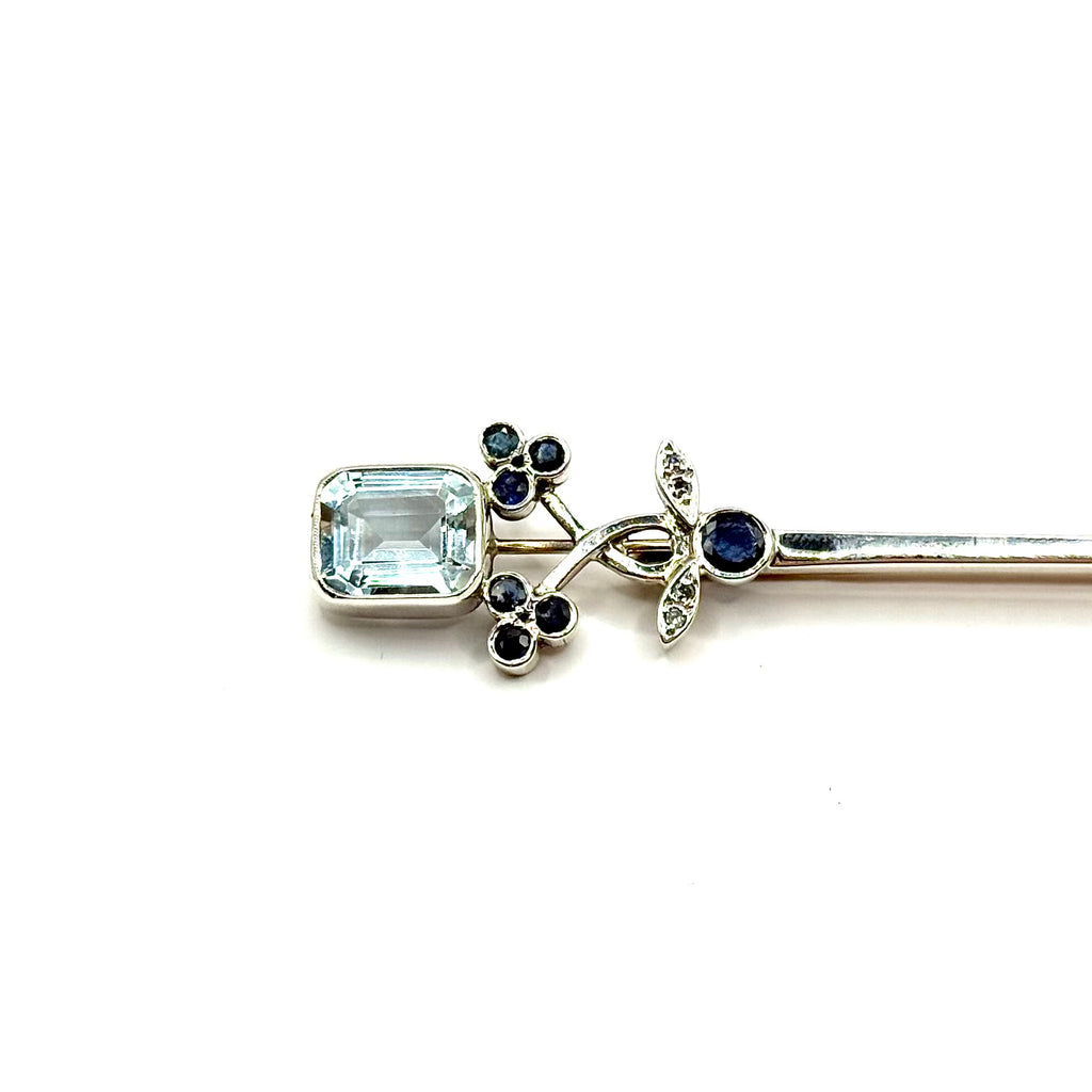 SFN. Broche ancienne en or avec diamant, saphir et aigue-marine.