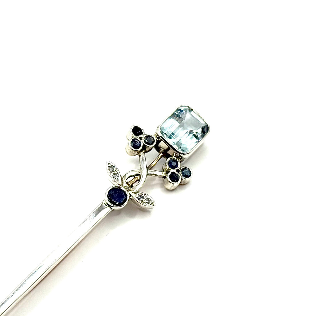 SFN. Broche ancienne en or avec diamant, saphir et aigue-marine.