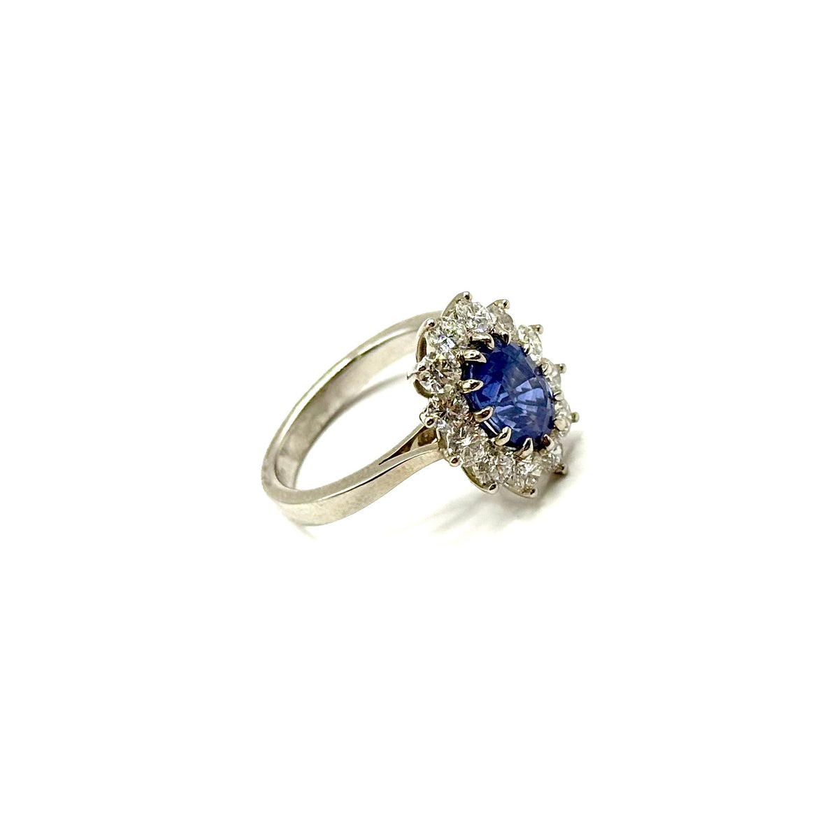 R279. Moderno anello in oro bianco con diamante e zaffiro.