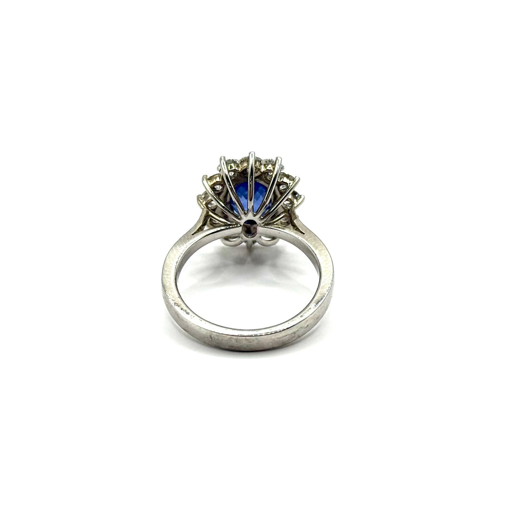 R279. Modern White Gold Ring with Diamond and Sapphire.