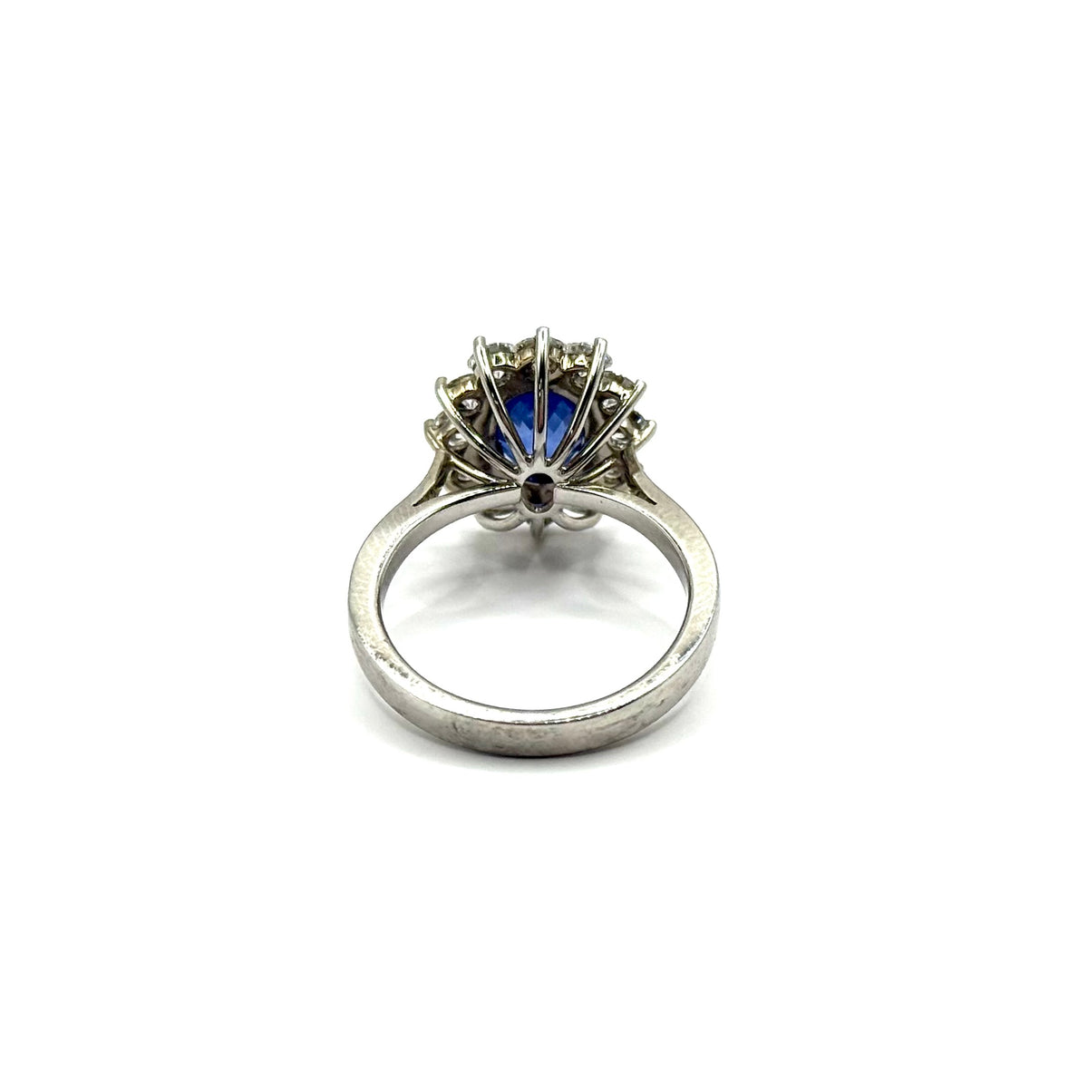 R279. Moderno anello in oro bianco con diamante e zaffiro.