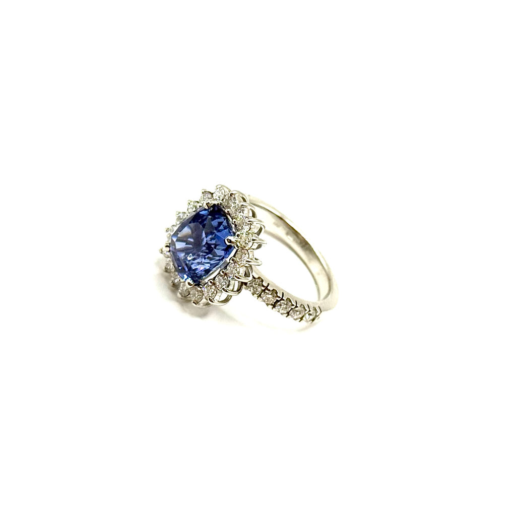R324. Moderno anello in oro bianco con diamante e zaffiro.