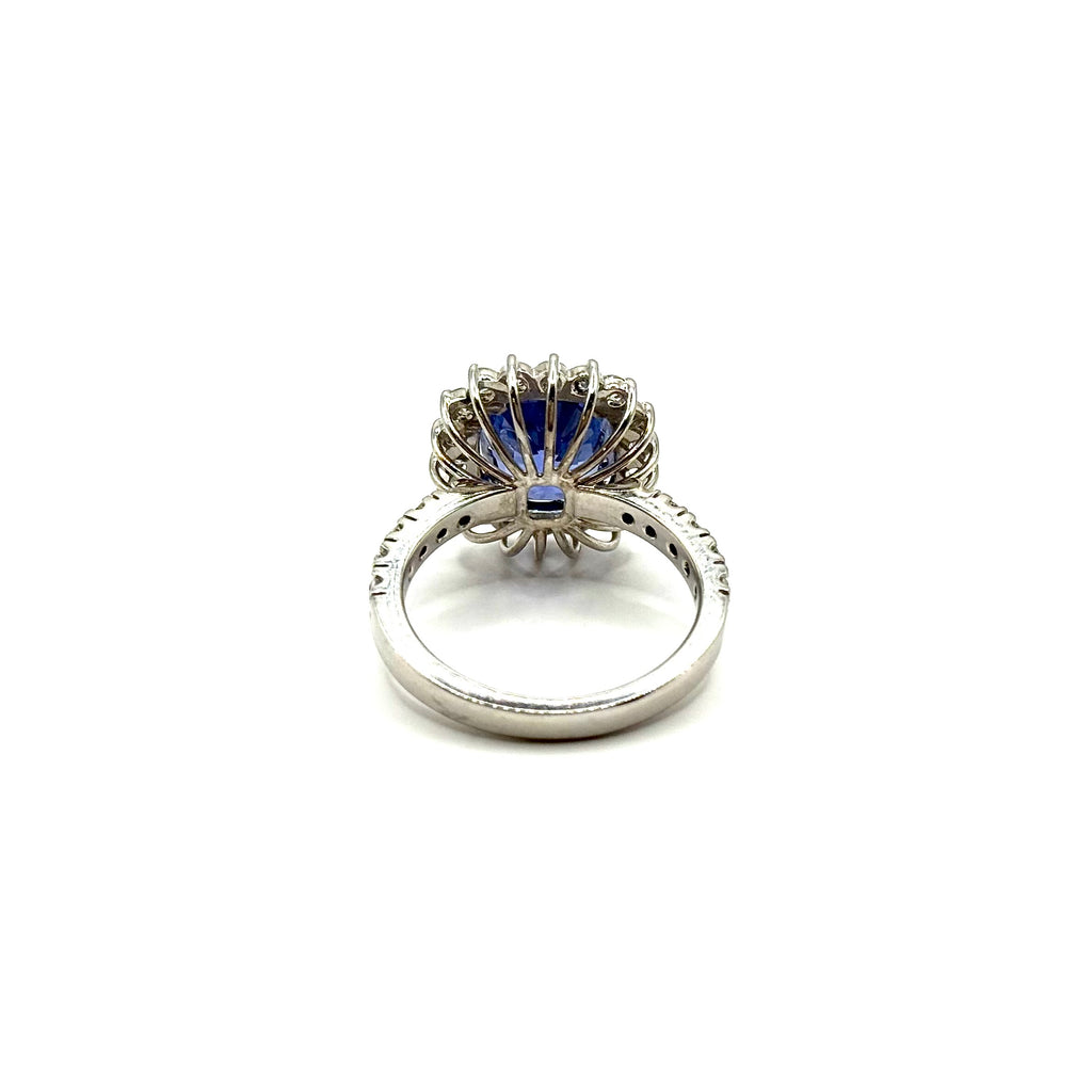 R324. Moderno anello in oro bianco con diamante e zaffiro.