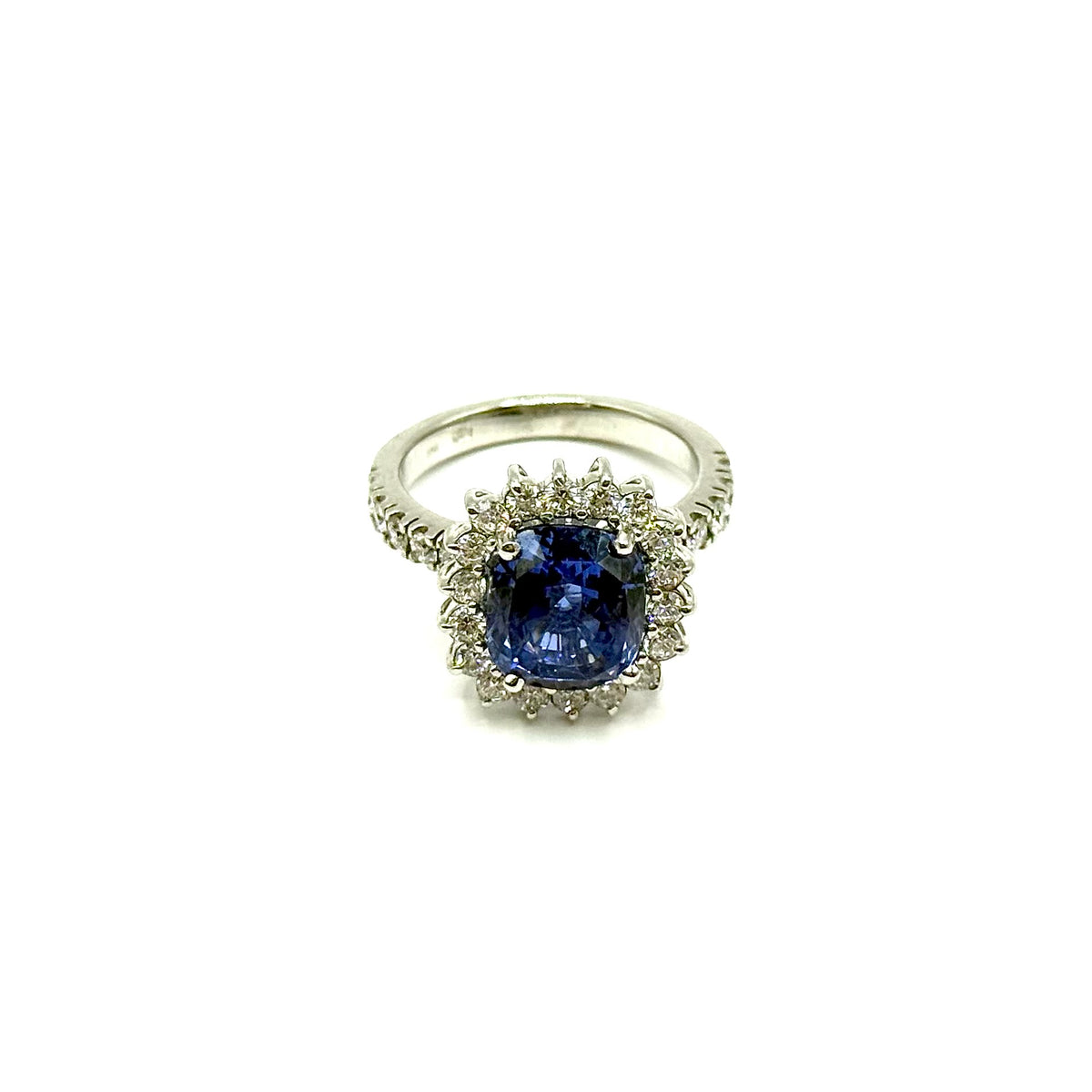 R324. Moderno anello in oro bianco con diamante e zaffiro.