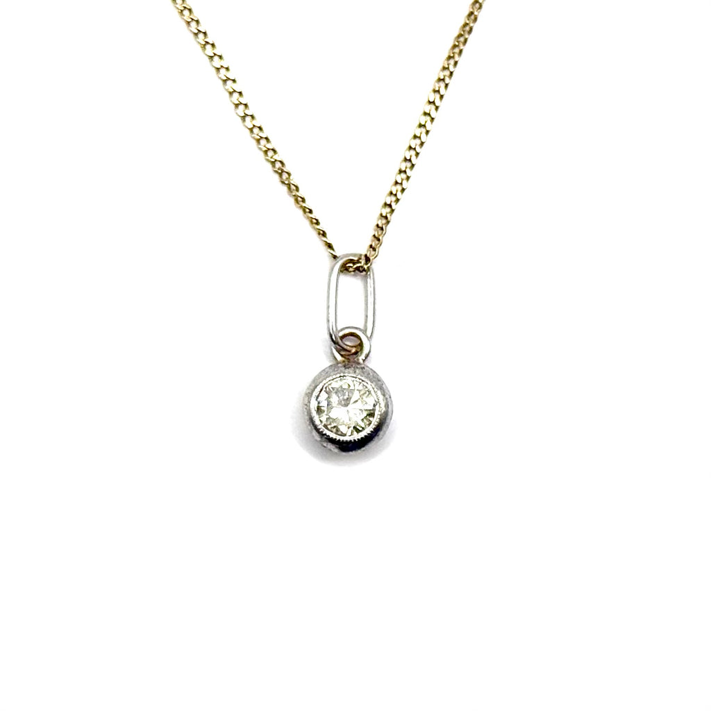 SF876. Moderno colgante de botón en oro blanco con diamante