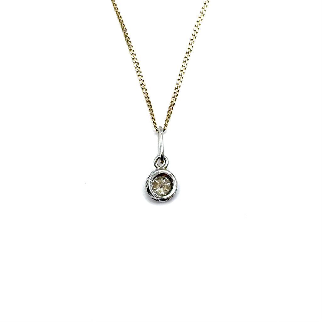 SF876. Moderno colgante de botón en oro blanco con diamante