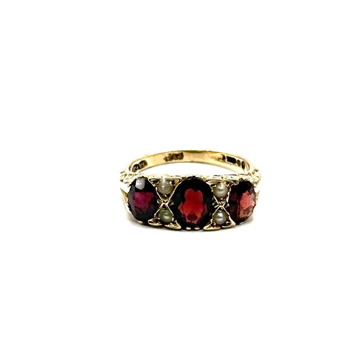 1375. Goldring mit Perlen und Granaten
