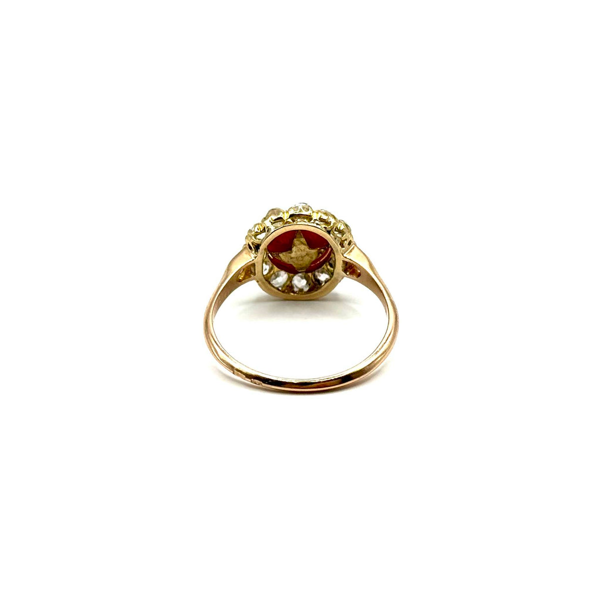 0988. Anillo de Oro con Coral y Diamantes