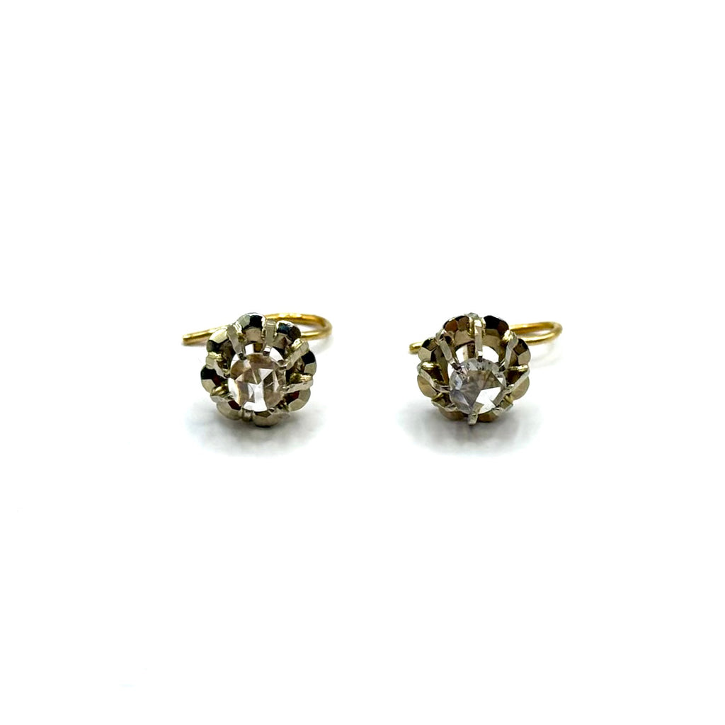 R354. Boucles d'oreilles Art Déco en or avec diamant.