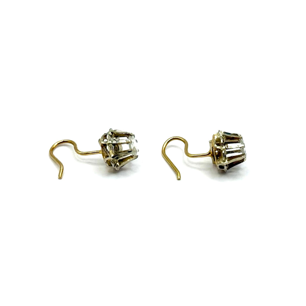 R354. Boucles d'oreilles Art Déco en or avec diamant.