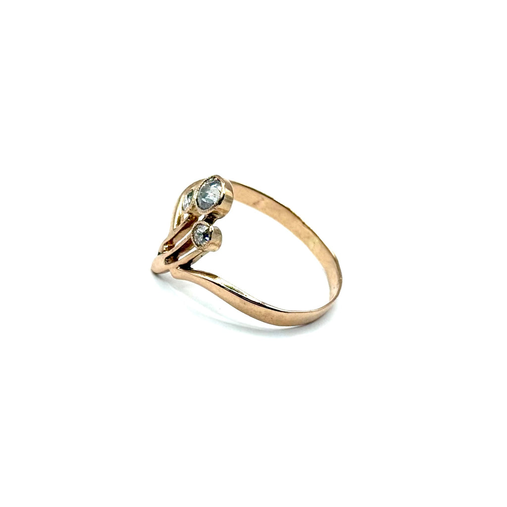SF1057. Bague en or Art déco avec diamant.