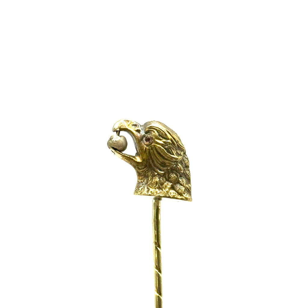 SF675. Antiguo broche de oro en forma de águila con perla.