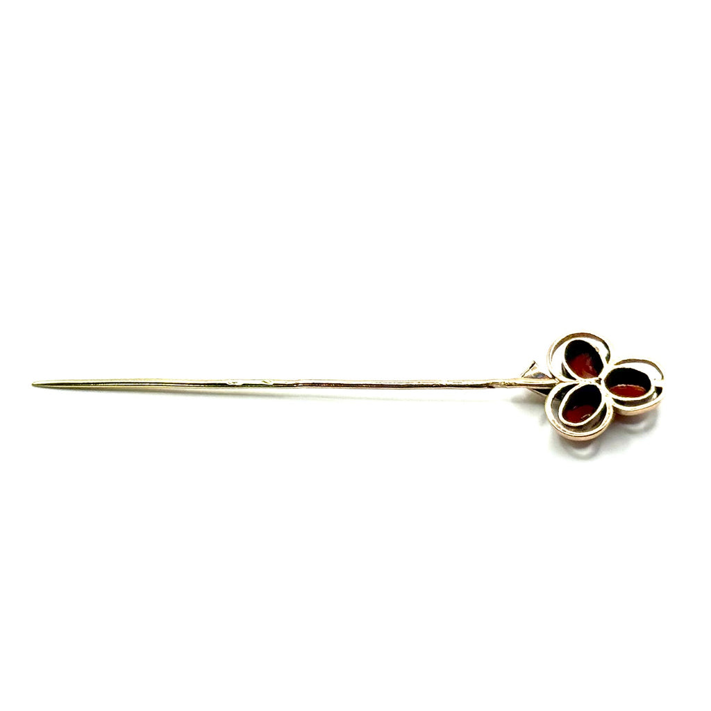 SF675. Ancienne broche en or avec corail.