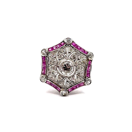 0909. Bague Art Déco en platine avec diamant et rubis