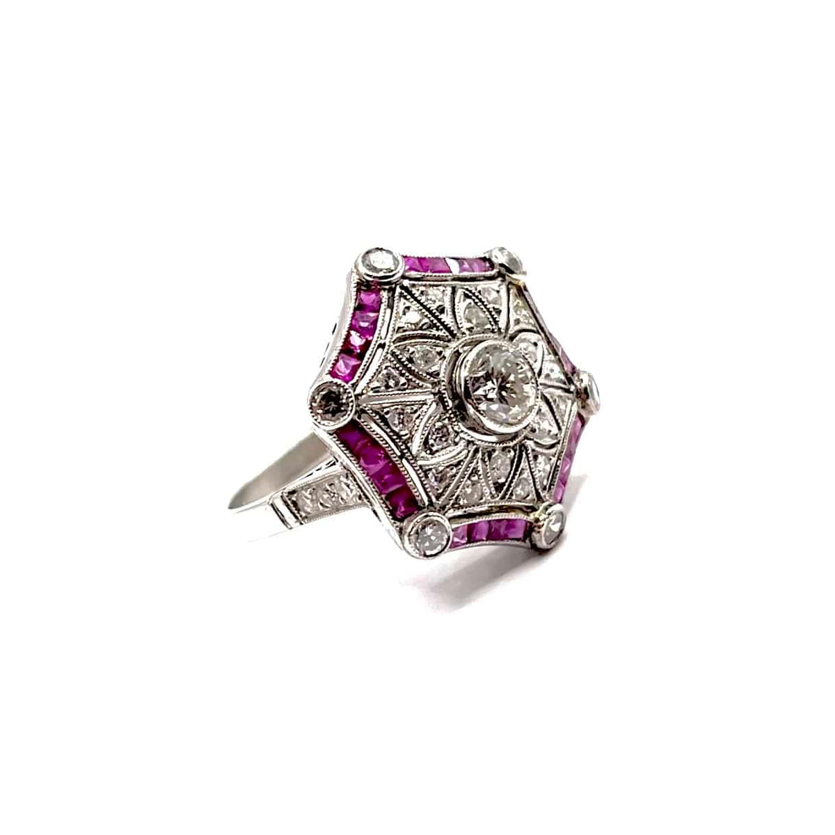0909. Anillo de Platino Art Déco con Diamante y Rubí