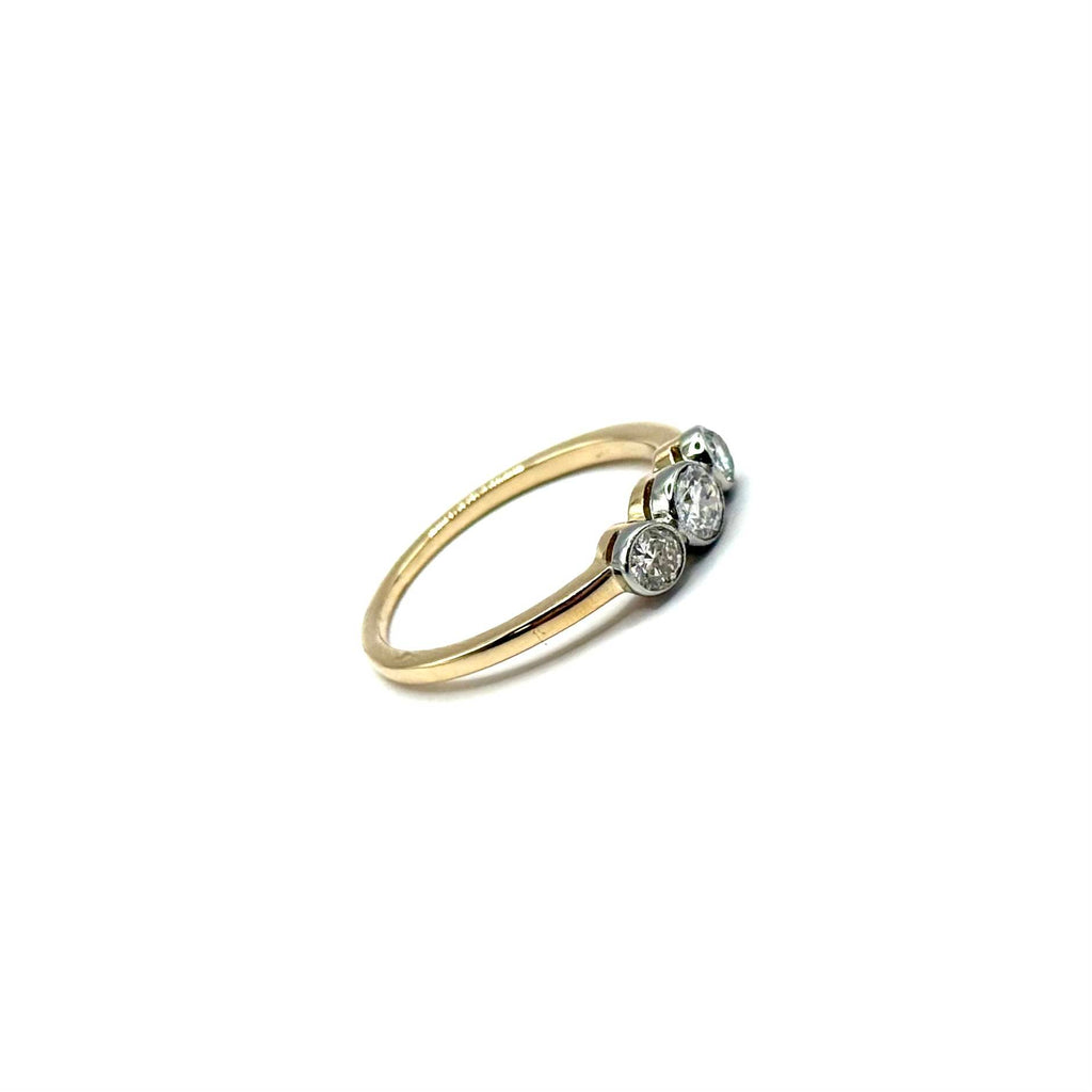 5029. Art Deco Gold Ring with Diamonds