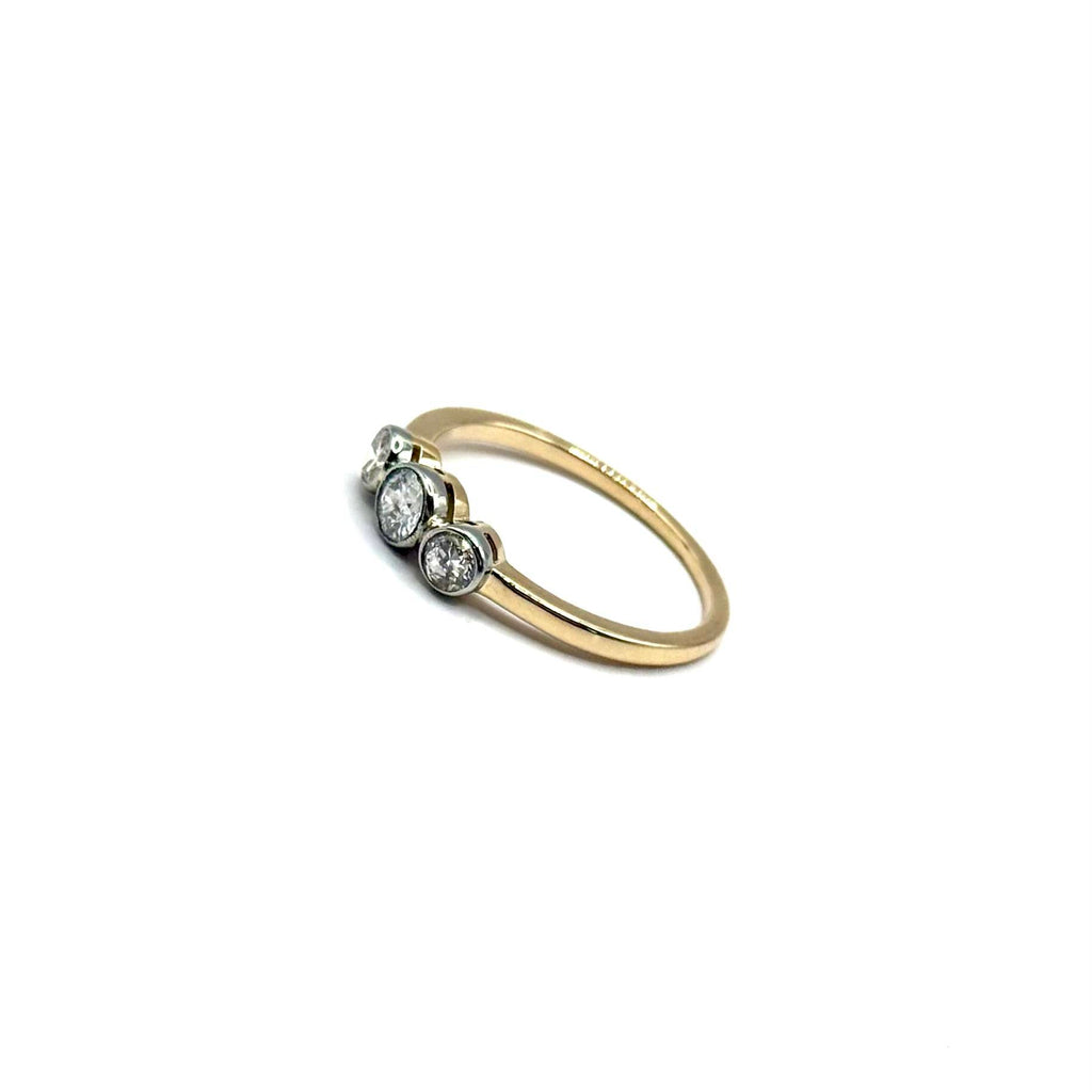 5029. Art Deco Gold Ring with Diamonds