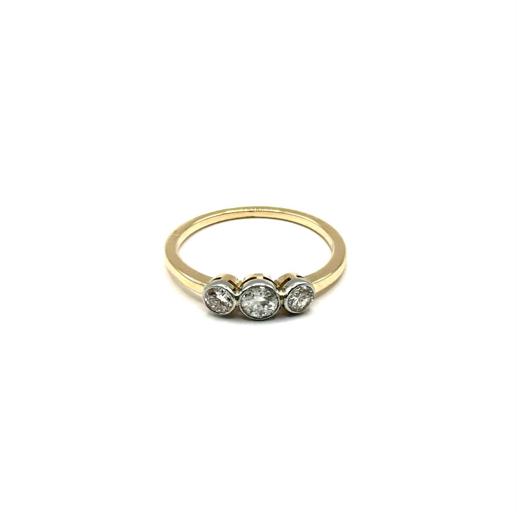 5029. Art Deco Gold Ring with Diamonds