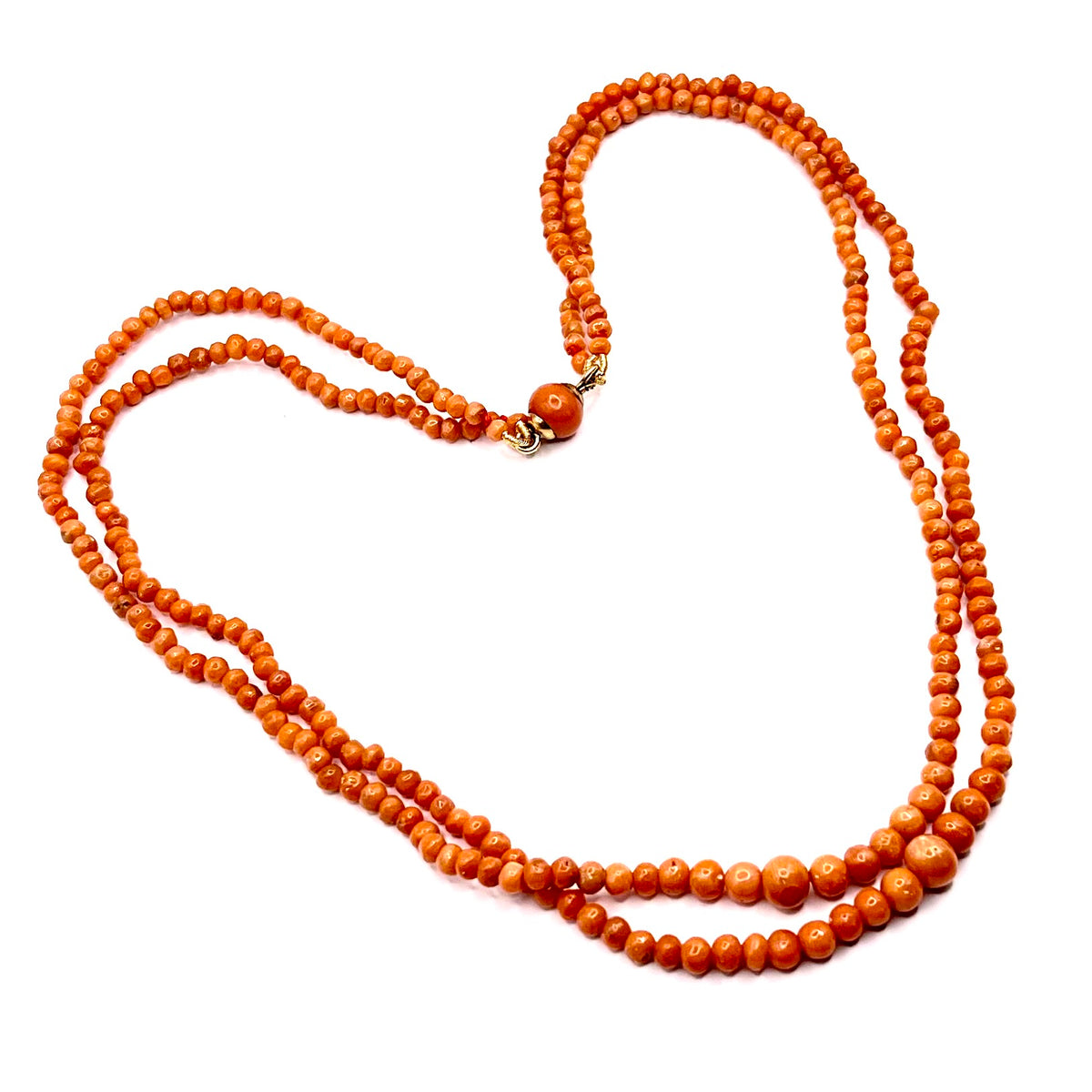 1363. Antiguo collar de coral con broche de oro