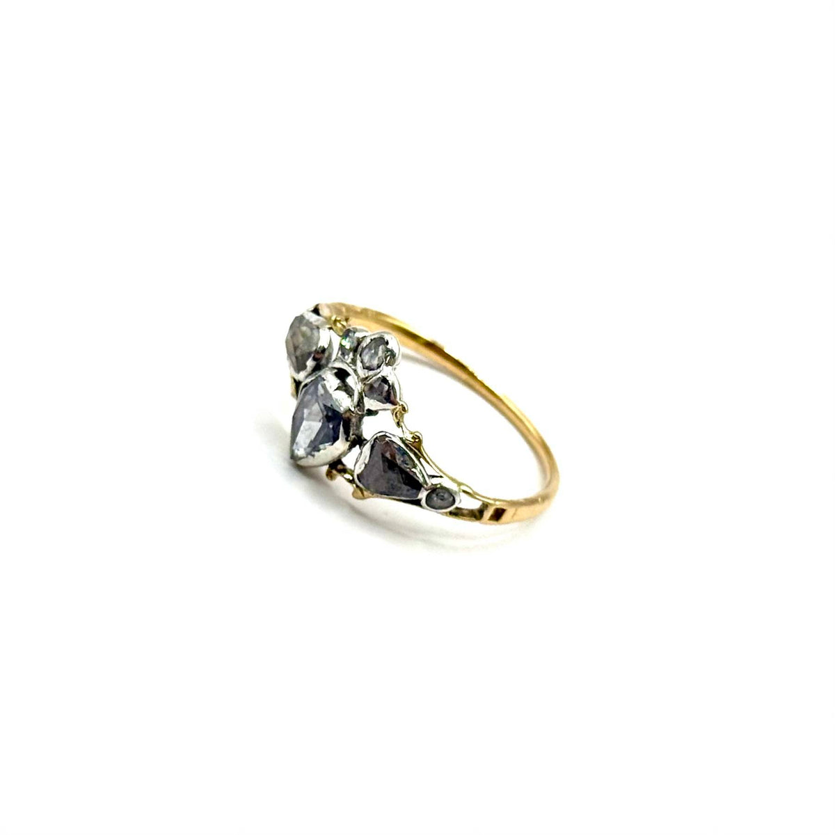 5036. Bague ancienne en or avec diamant