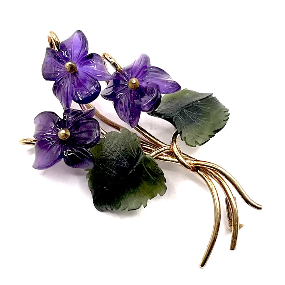 0886. Vintage Gold Brooch with Amethyst and Nephrite