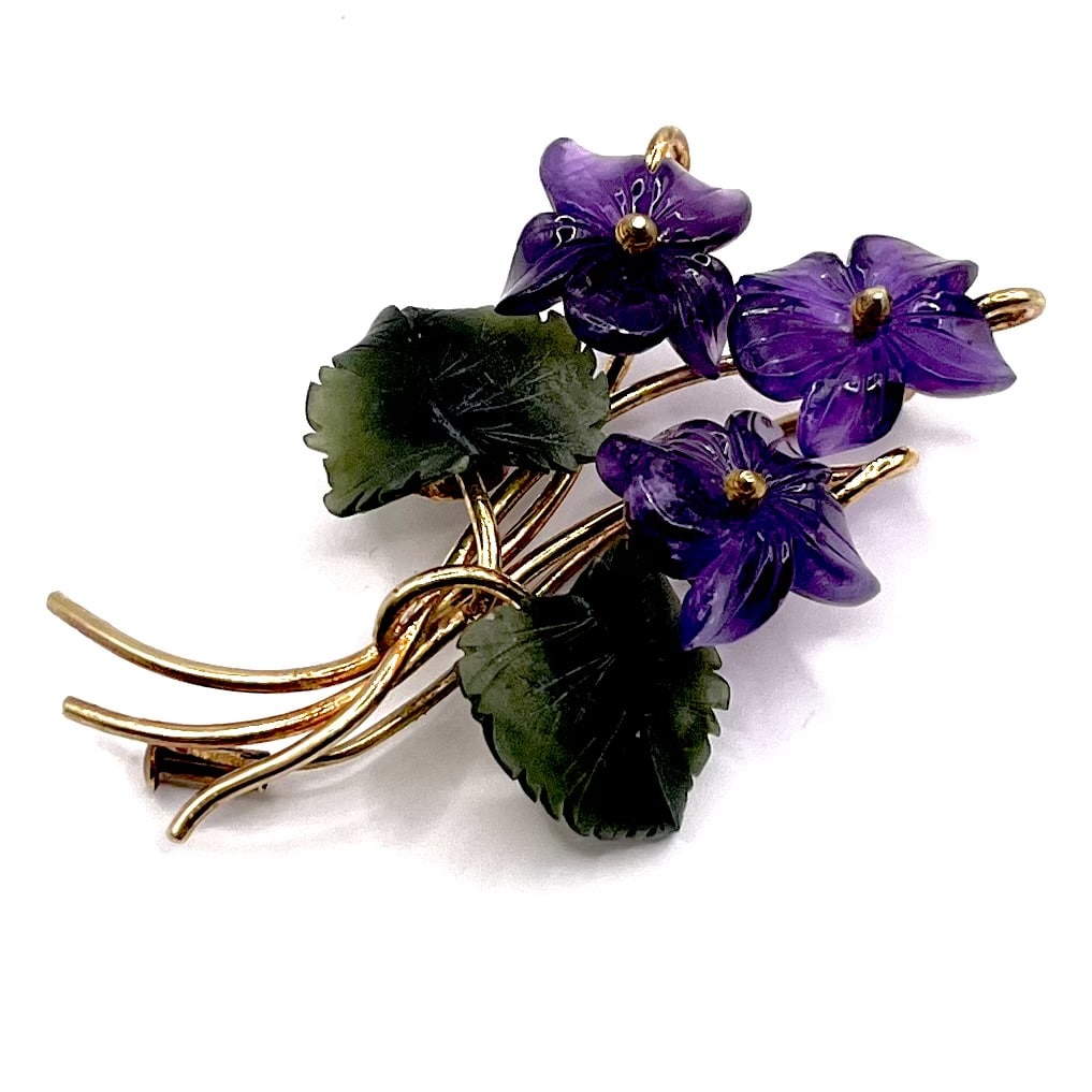 0886. Vintage Gold Brooch with Amethyst and Nephrite