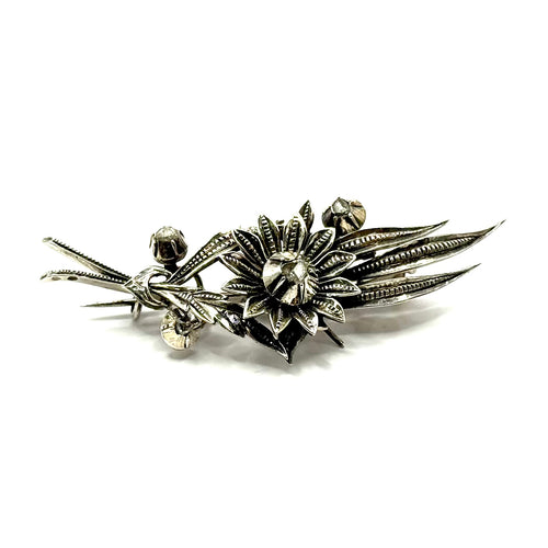 1026. Jugendstil Silberbrosche mit Blumen und Blumenmotiven und Diamanten