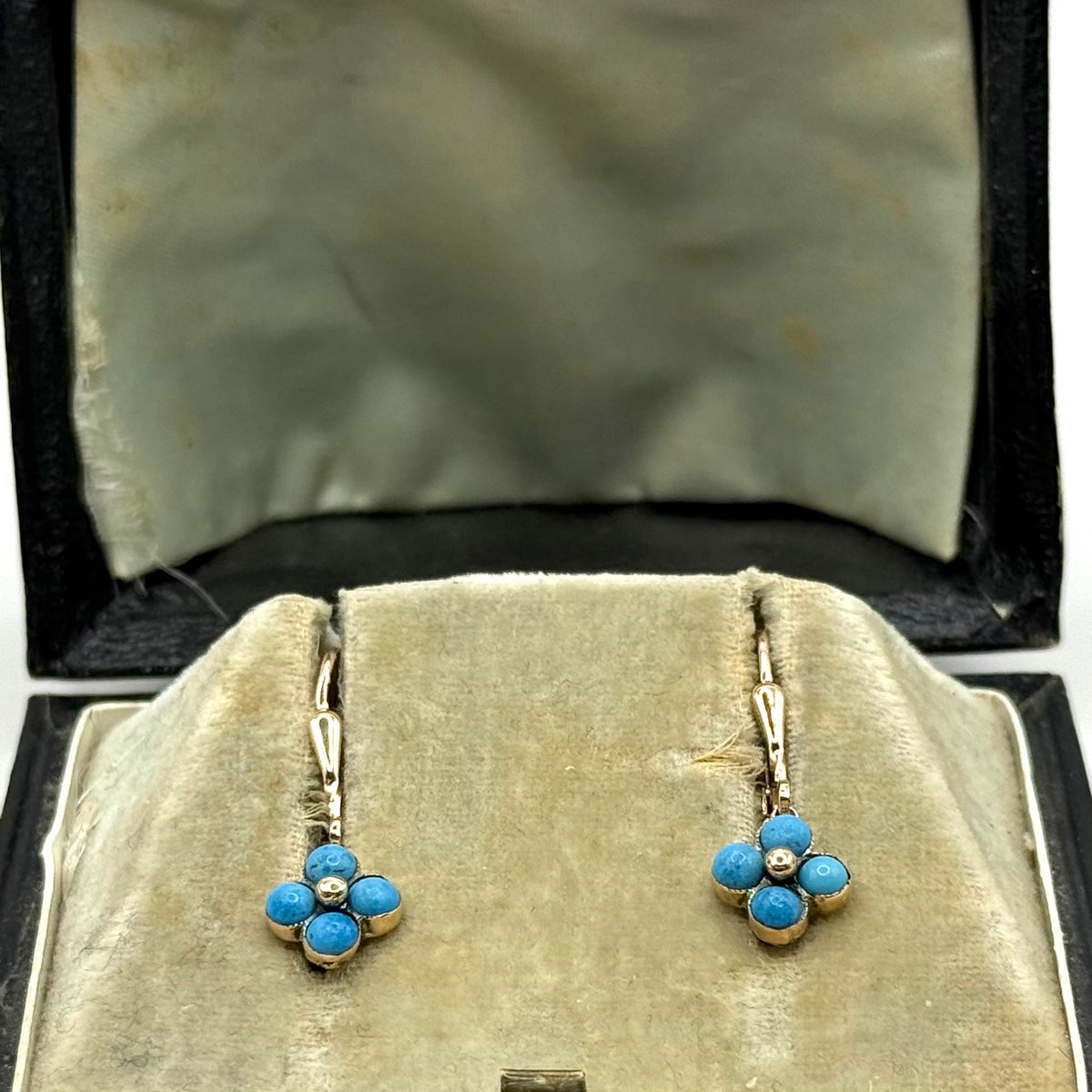R369. Pendientes de oro Art Déco con turquesa.