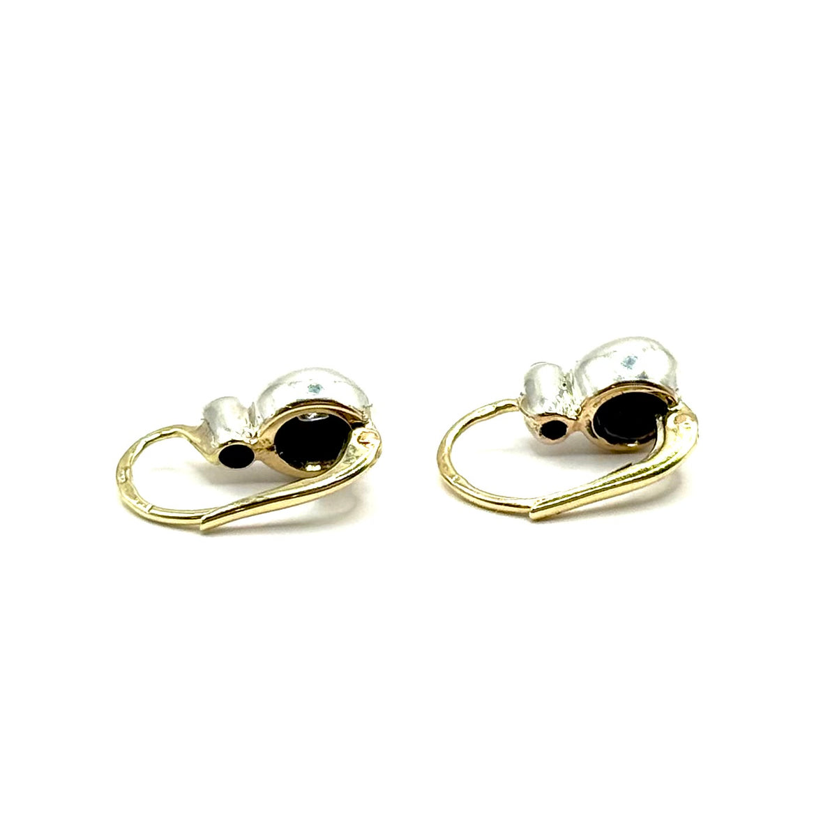 R366. Anciennes boucles d'oreilles bouton en or serties de diamants.