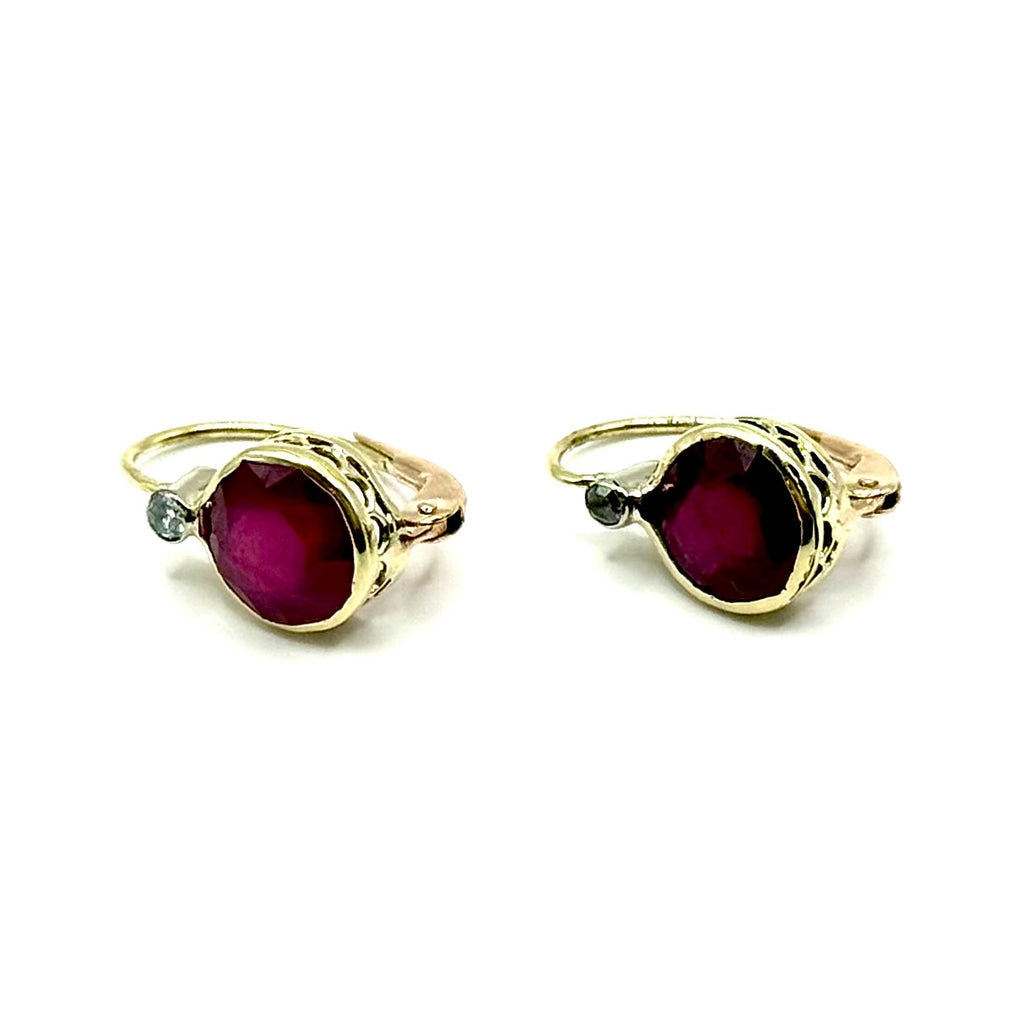 R370. Pendientes de oro vintage con diamante y rubí.