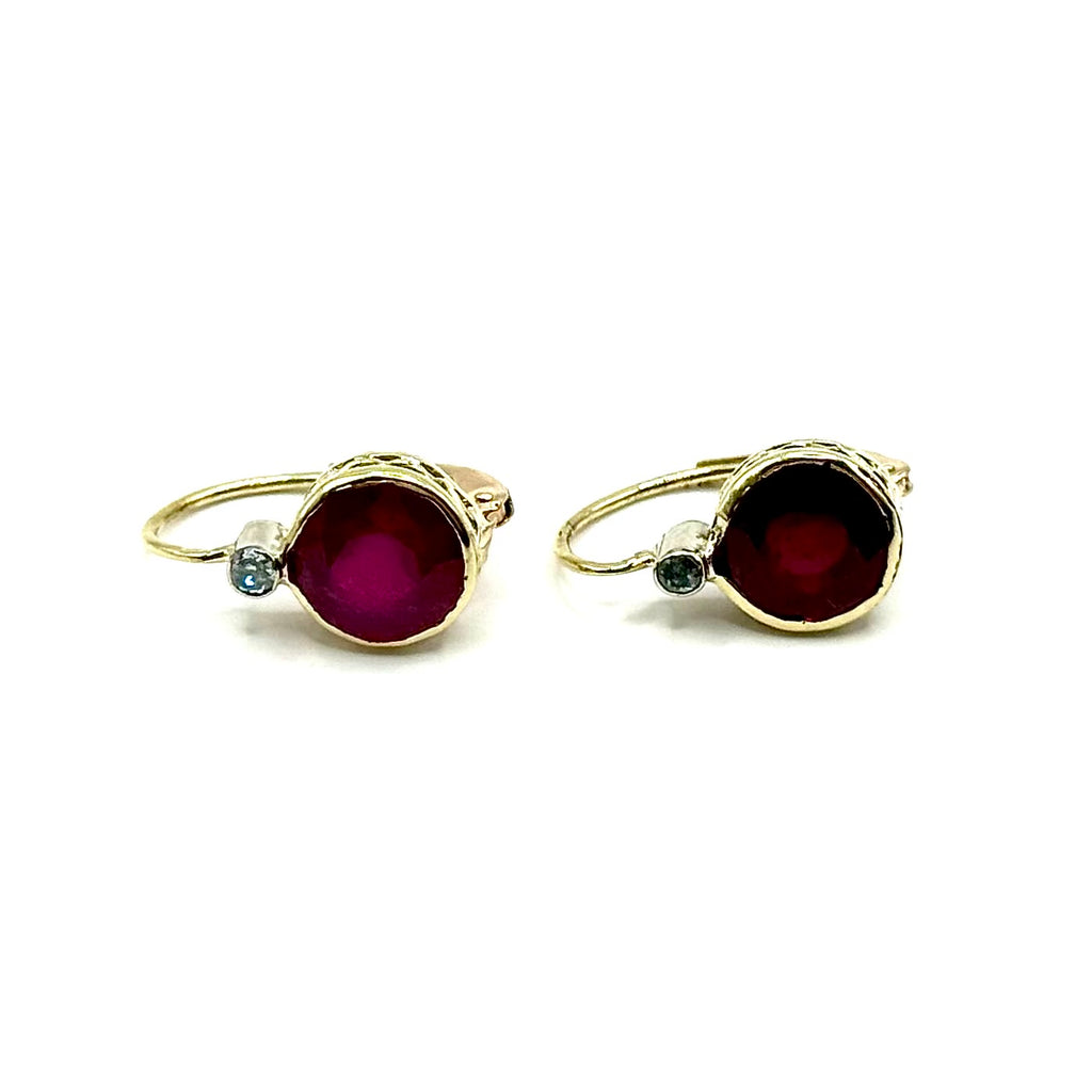 R370. Pendientes de oro vintage con diamante y rubí.