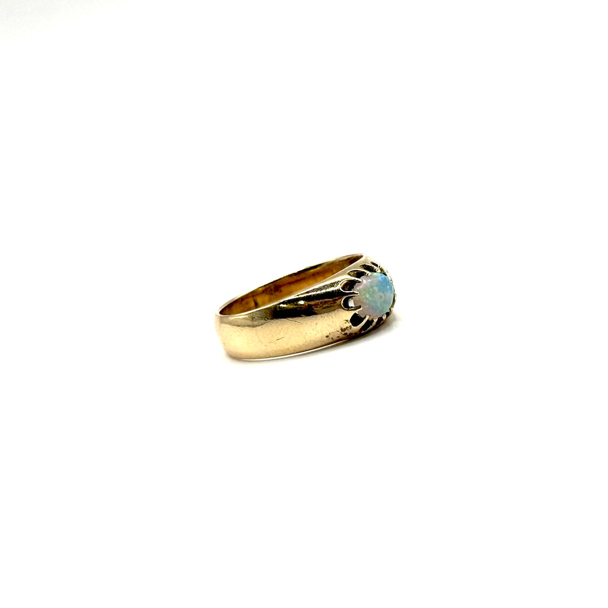 SF1081. Anillo de oro Art Decó con ópalo.