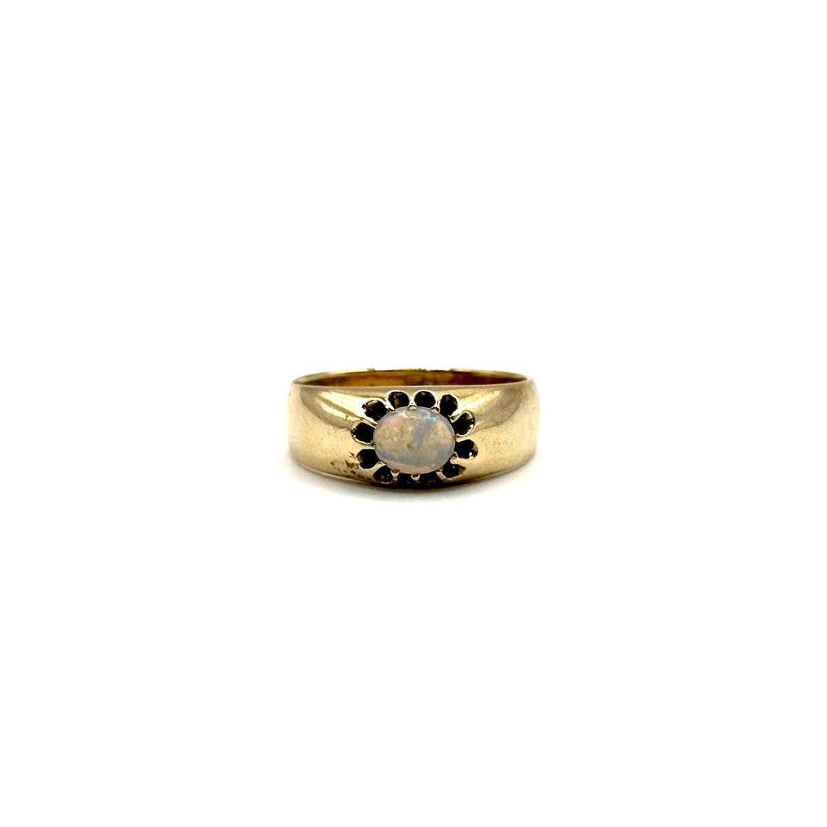 SF1081. Anillo de oro Art Decó con ópalo.