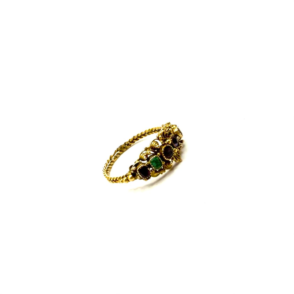 5204. Anillo de oro victoriano con piedras preciosas.