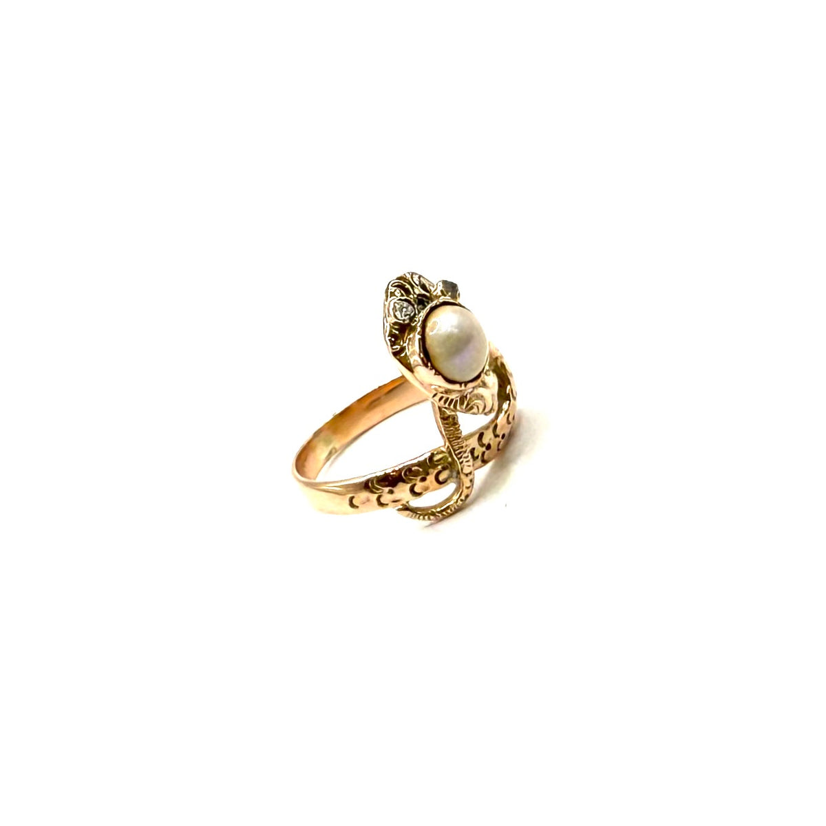 5201. Art-déco Schlangen-Goldring mit Diamant und Süßwasserperle.
