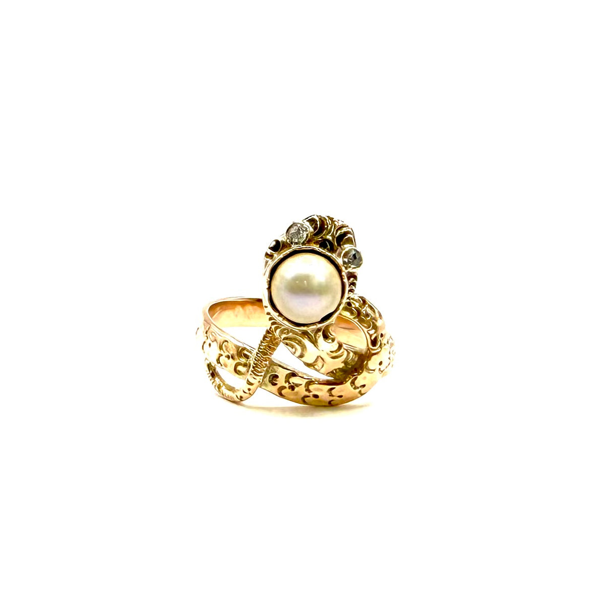 5201. Art-déco Schlangen-Goldring mit Diamant und Süßwasserperle.