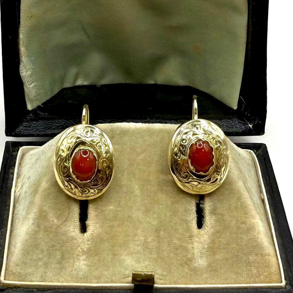 Art Deco gold earrings with coral.